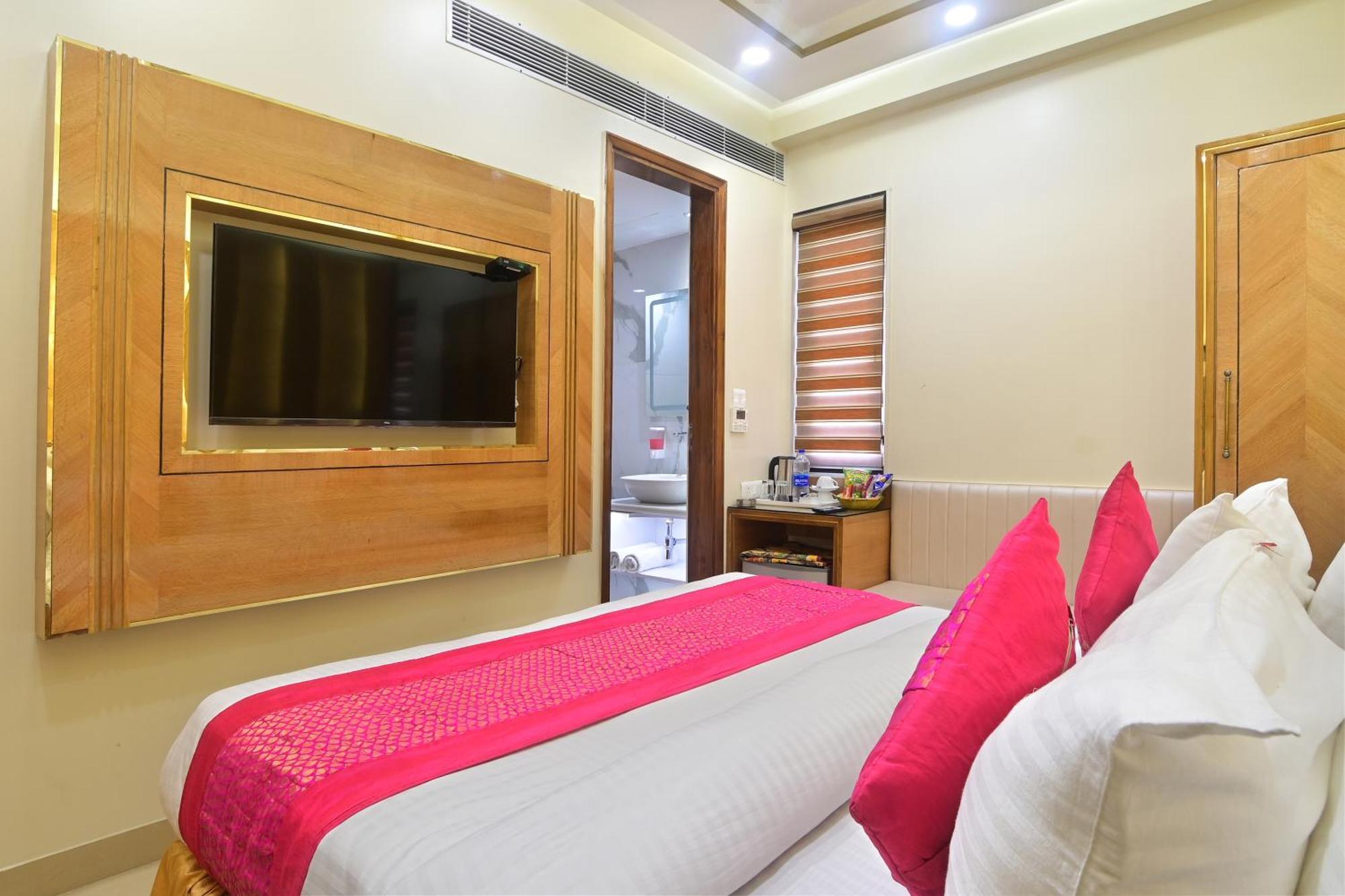 Hotel Gold Palace - 03 Mins Walk From New Delhi Railway Station 외부 사진