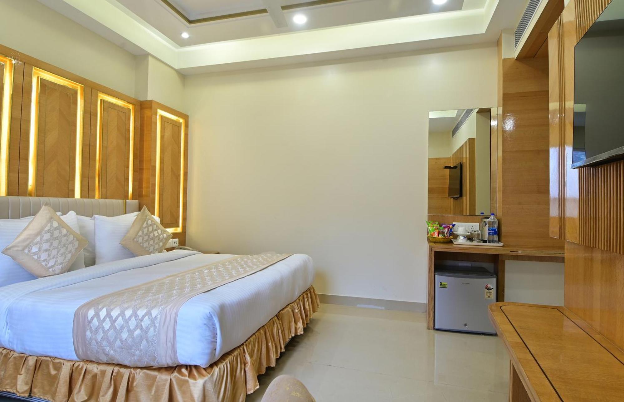 Hotel Gold Palace - 03 Mins Walk From New Delhi Railway Station 외부 사진