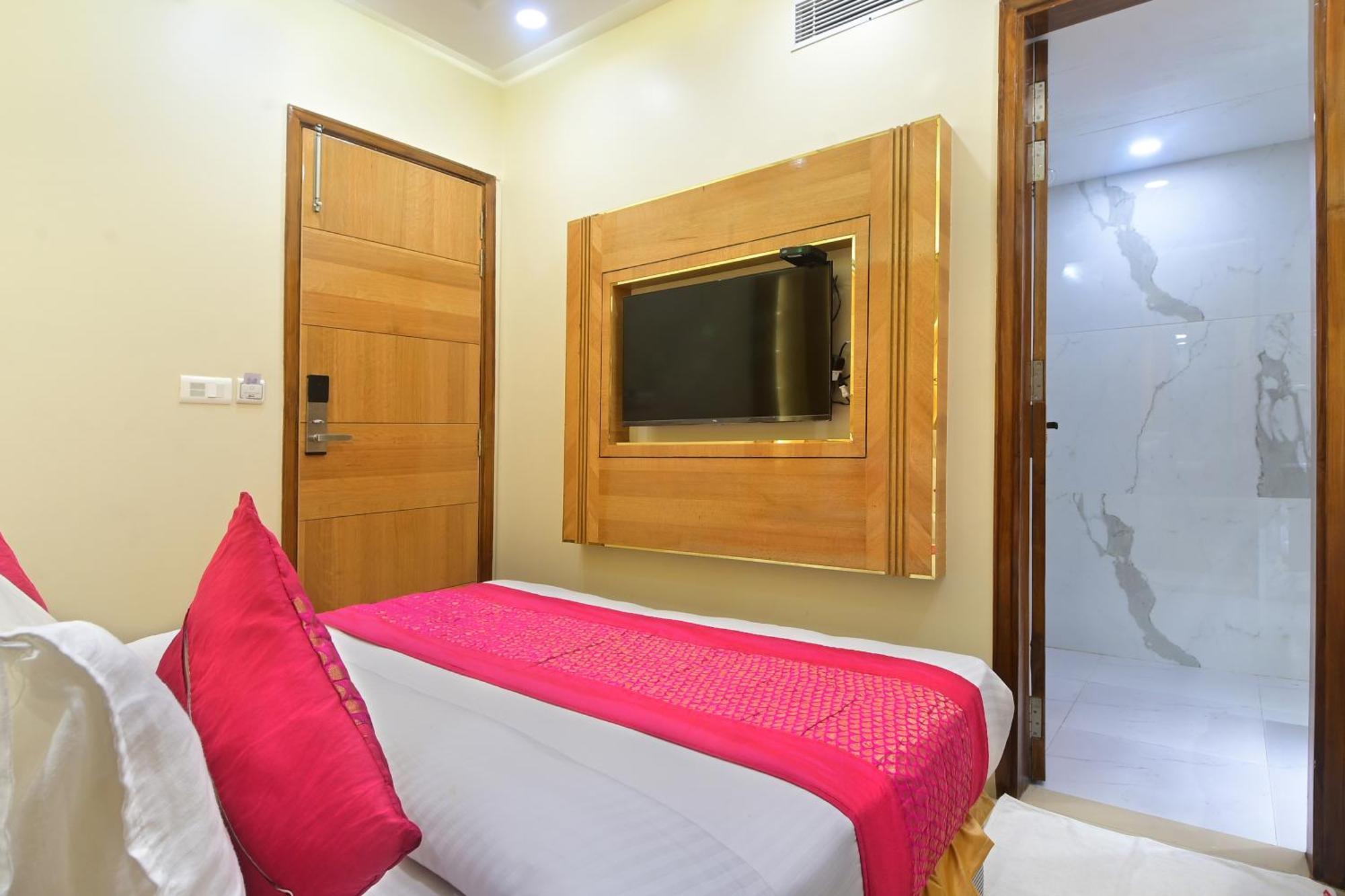 Hotel Gold Palace - 03 Mins Walk From New Delhi Railway Station 외부 사진