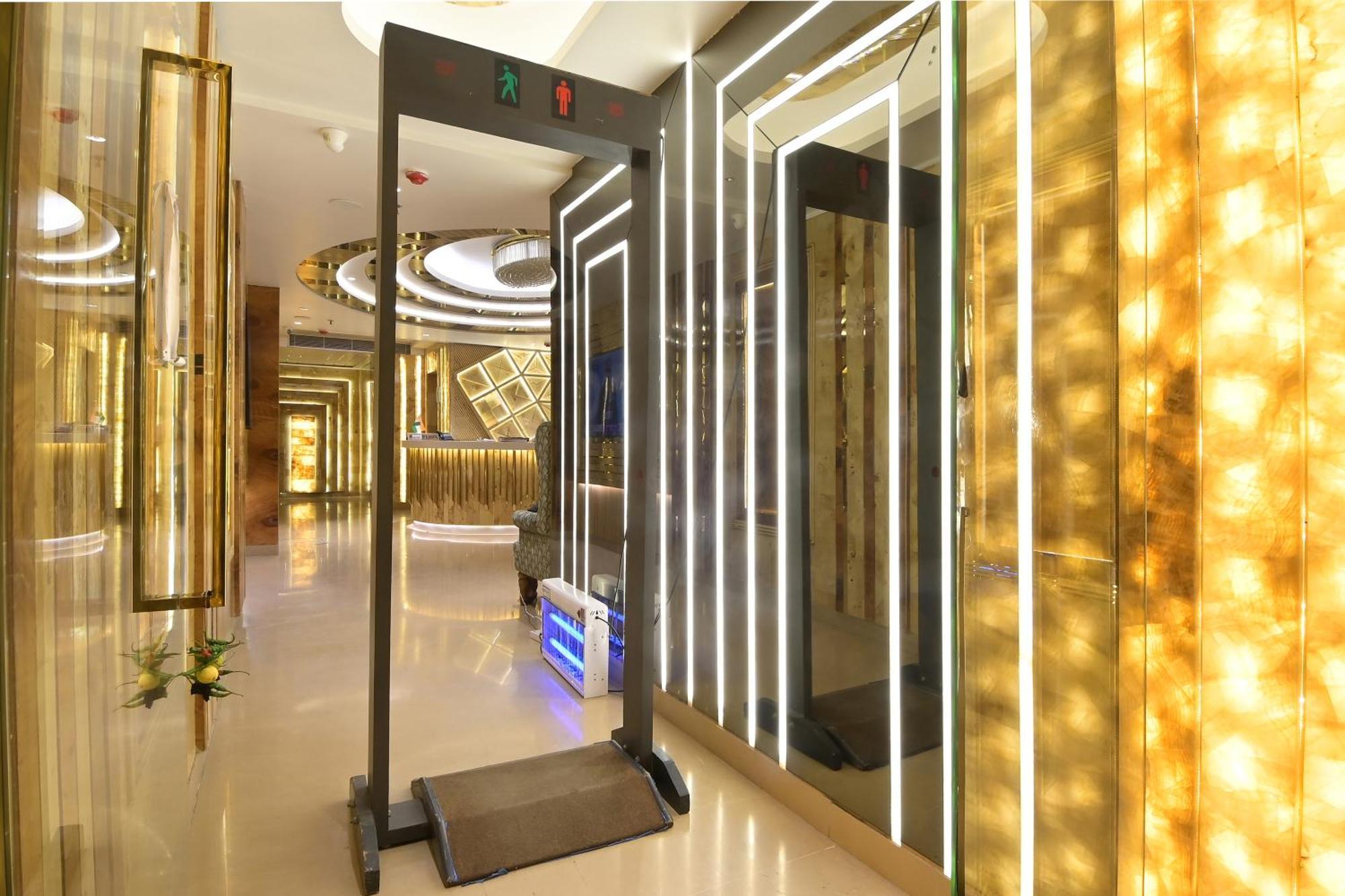 Hotel Gold Palace - 03 Mins Walk From New Delhi Railway Station 외부 사진