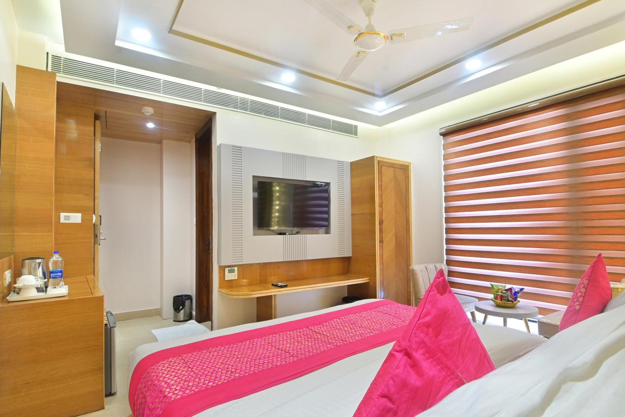 Hotel Gold Palace - 03 Mins Walk From New Delhi Railway Station 외부 사진