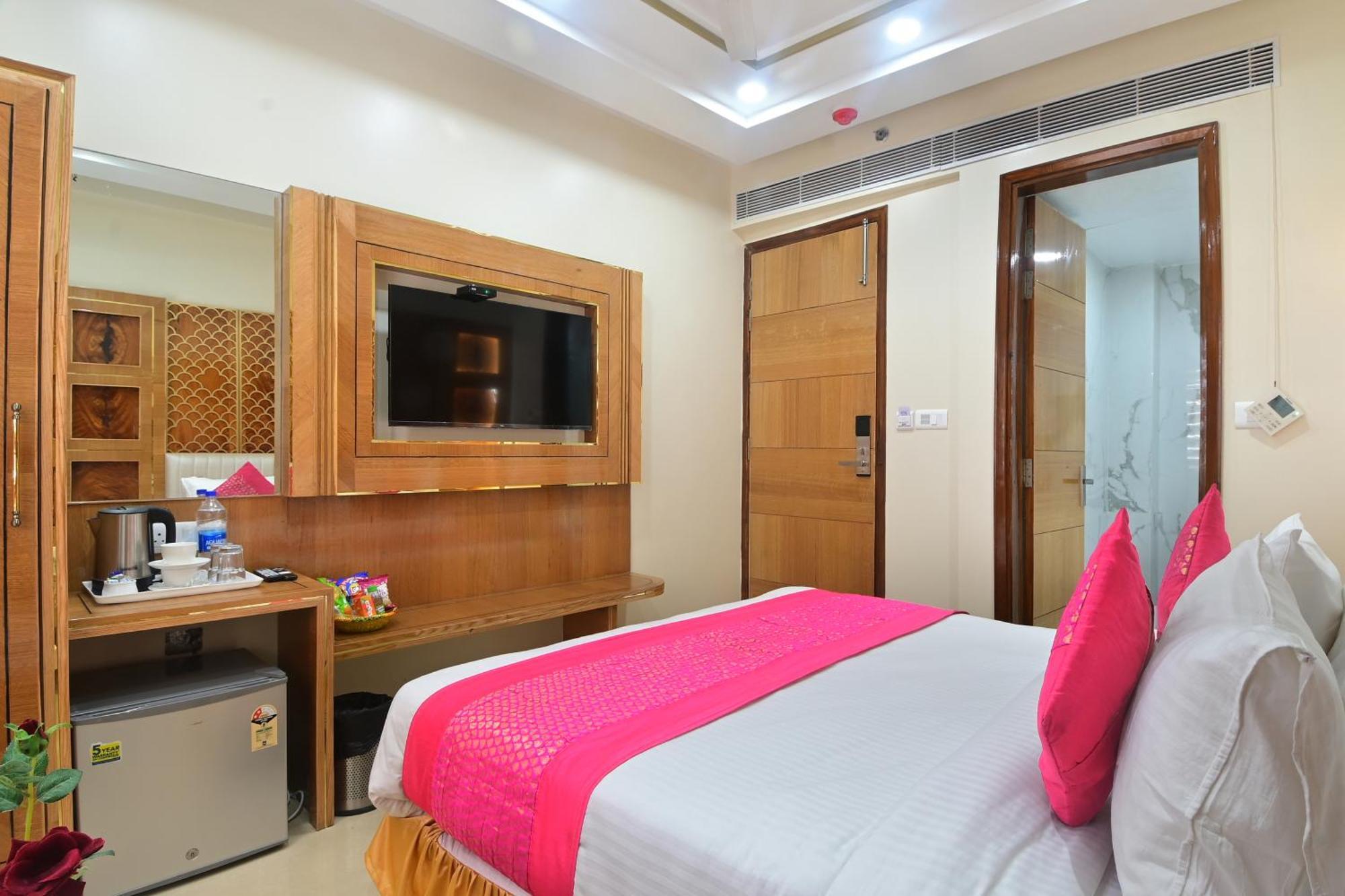 Hotel Gold Palace - 03 Mins Walk From New Delhi Railway Station 외부 사진