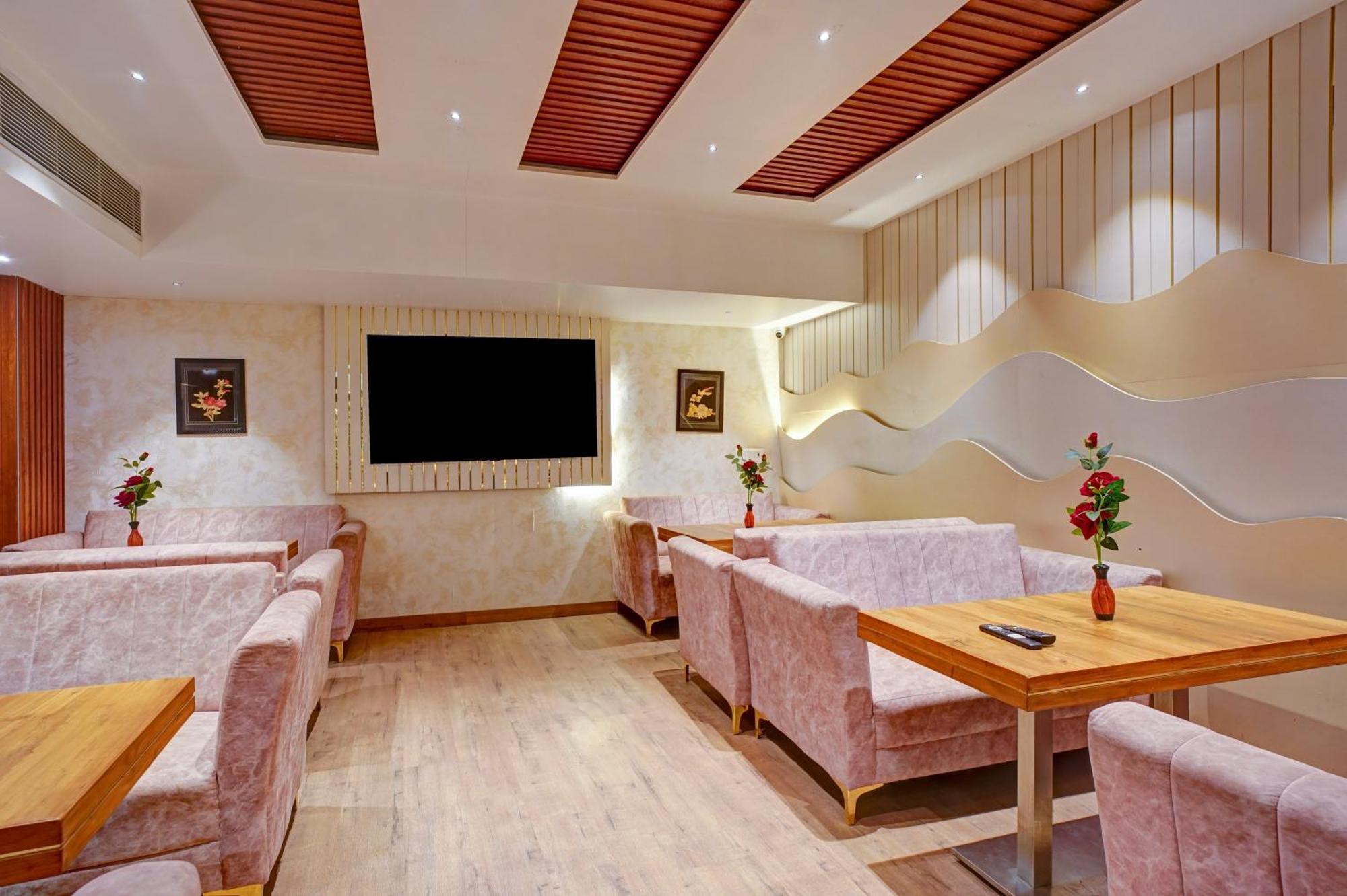 Hotel Gold Palace - 03 Mins Walk From New Delhi Railway Station 외부 사진