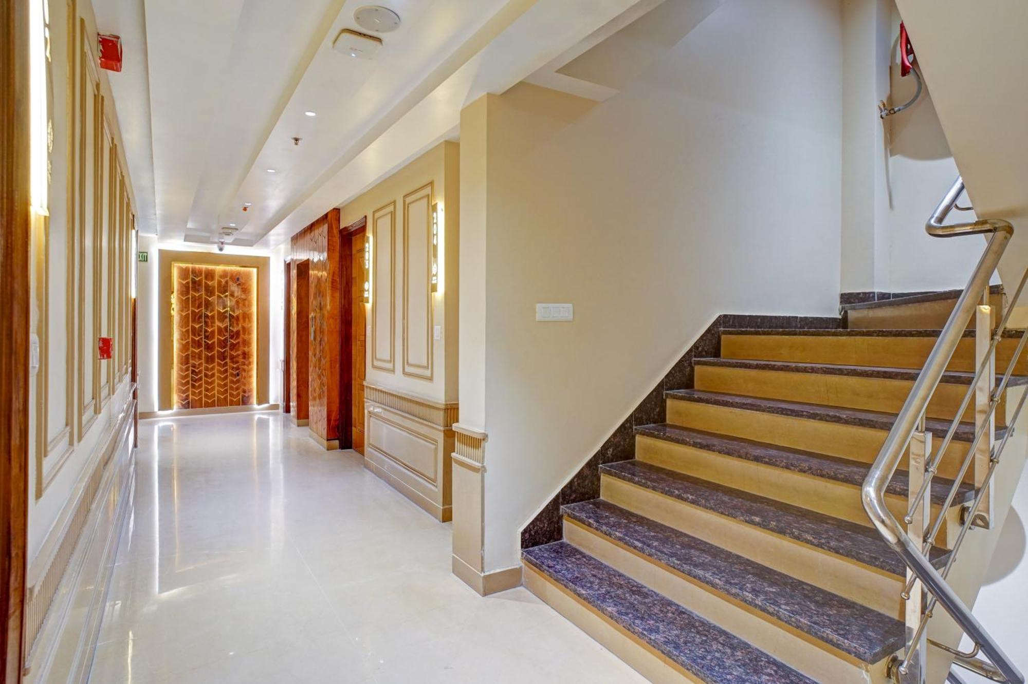 Hotel Gold Palace - 03 Mins Walk From New Delhi Railway Station 외부 사진