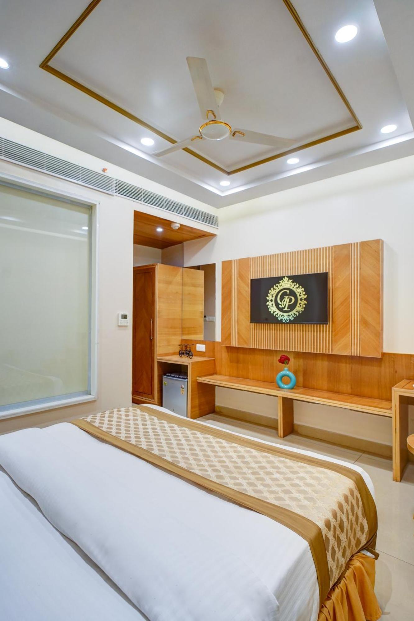 Hotel Gold Palace - 03 Mins Walk From New Delhi Railway Station 외부 사진